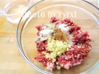 牛肉饺子的做法步骤7