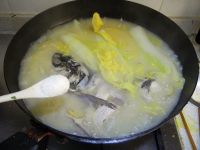 粉皮白菜鲢鱼汤的做法步骤11