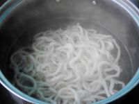 黑椒培根炒乌冬面的做法步骤3