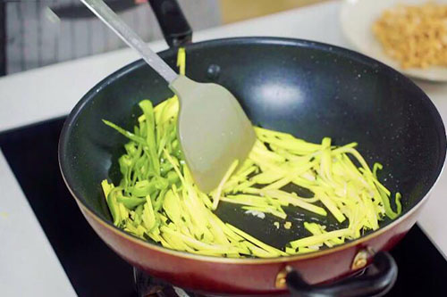 南瓜丝炒里脊的做法 里脊肉怎么炒好吃