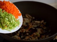 紫菜炒饭的做法步骤5