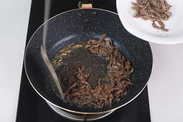蒜苗炒牛肉的做法 蒜苗炒牛肉的家常做法