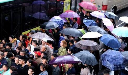 本周末山东各地雨水上线 济南白云气温仅有21℃