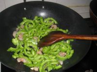 豆豉虾仁炒苦瓜的做法步骤5