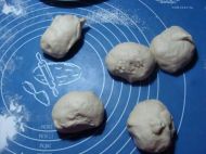 芝麻肠仔早餐面包的做法步骤2