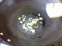 芥兰爆河虾的做法步骤2