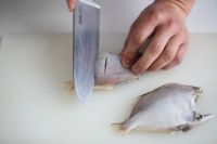 红烧鲳鱼的做法步骤1