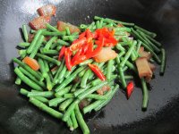 豇豆炒腊肉的做法步骤8