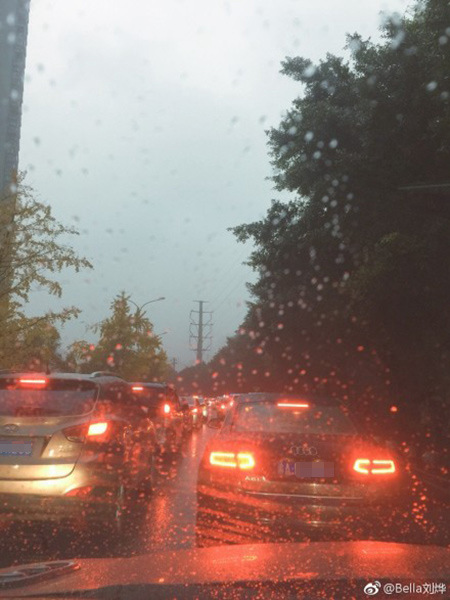 重庆雨雾双袭致早高峰道路拥堵 周末天晴气温升宜出游