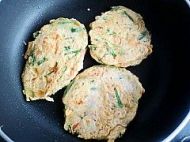 韩餐小吃---泡菜煎饼的做法步骤8