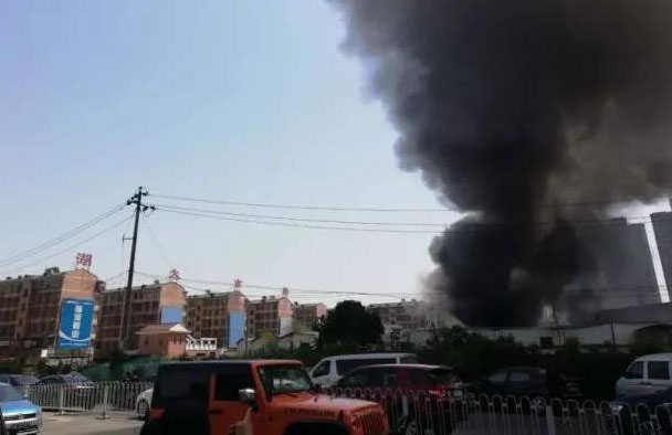 月湖大市场起火