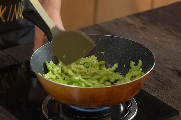 清炒苦瓜的家常做法 清炒苦瓜怎么做好吃