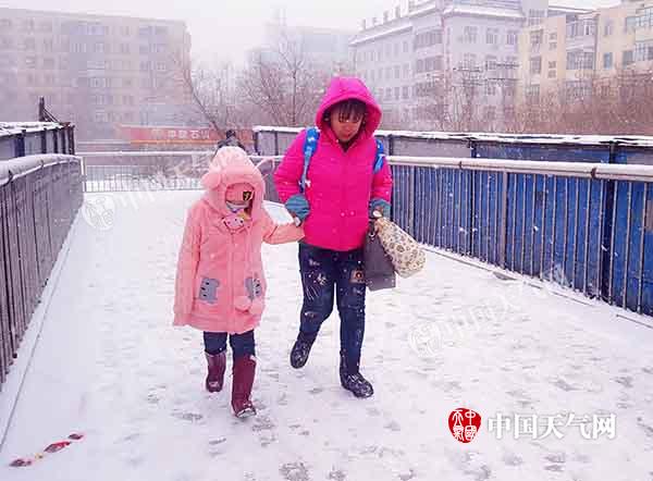 今天黑龙江再遇强降雪 暴雪和道路结冰预警齐发多条高速封闭