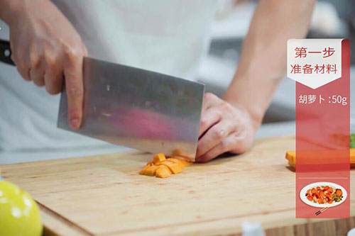 青豆红萝卜鸡丁的做法 青豆红萝卜鸡丁怎么做