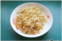 荠菜豆干猪肉包子的做法步骤3