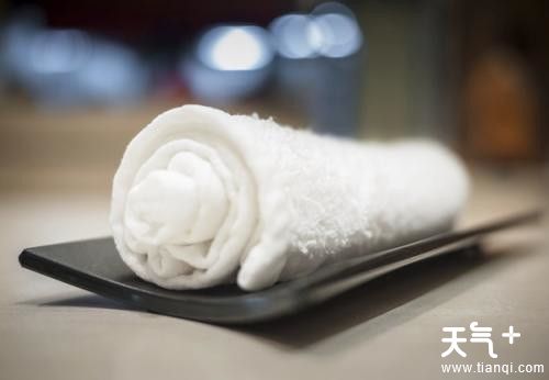 怎样清除皮肤上的膏药痕迹，清除身上膏药的小窍门
