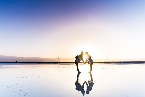 茶卡盐湖女生拍照姿势 茶卡盐湖拍照姿势教学