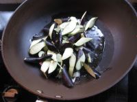 茄子炒豇豆的做法步骤4