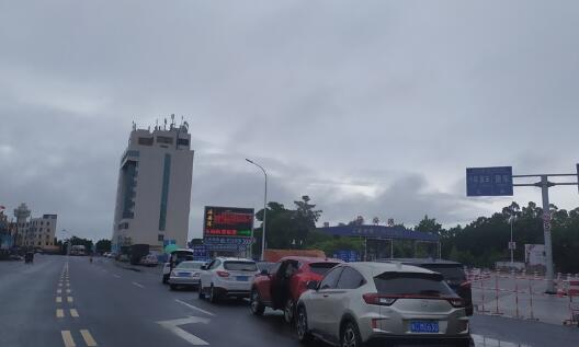台风“海高斯”中心最大风力增强至9级 18日19时起琼州海峡全线停航