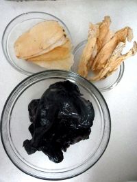 天麻竹荪乌鸡汤的做法步骤1