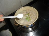 鱼蛋肉饼粿条汤的做法步骤7