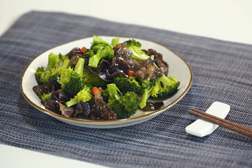 木耳西兰花的做法 家常木耳西兰花怎么做