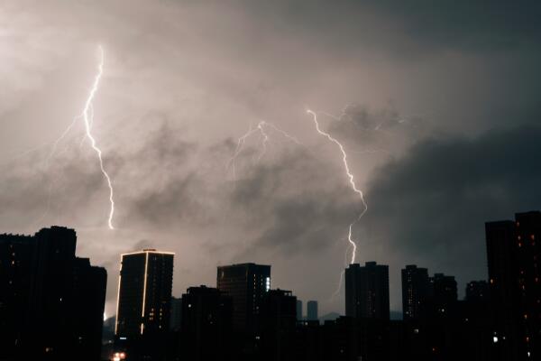 北京今日有雷雨 明后两天最低气温仅16℃