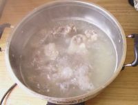 茼蒿猪骨汤的做法步骤7
