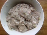 氽鲅鱼丸子的做法步骤6