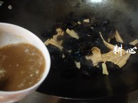 木耳腐竹炒虾仁的做法步骤10