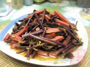 香肠炒蕨菜的做法步骤4