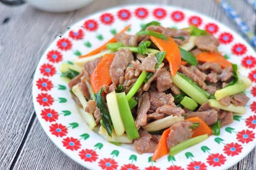 蒜苗炒肉的做法 川菜蒜苗炒肉怎么做简单好吃