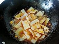 简单家常菜----牛肉豆豉炒凉粉的做法步骤8