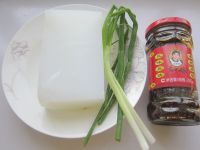 老干妈炒凉粉的做法步骤1