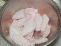 烟熏鸡翅的做法步骤1