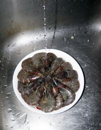 清蒸虾的做法步骤3