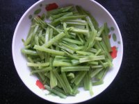 芹菜炒香干的做法步骤1