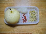 百合雪梨银耳羹的做法步骤1