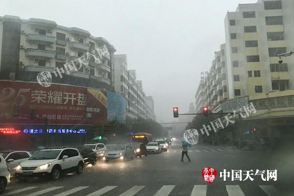 “玛娃”登陆 珠江口两侧遭暴雨袭击