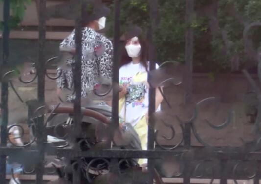 贾乃亮李小璐陪甜馨玩是怎么回事 贾乃亮李小璐陪甜馨玩是什么情况