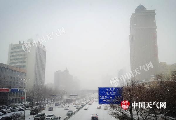 今天黑龙江再遇强降雪 暴雪和道路结冰预警齐发多条高速封闭