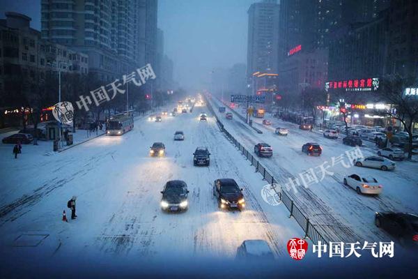 黑龙江大雪致全省高速封闭 周末哈尔滨等地再遭大到暴雪