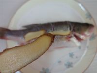 清蒸鲈鱼的做法步骤3