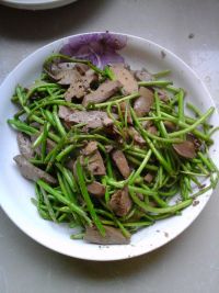 蒿子炒鸭肝的做法步骤4