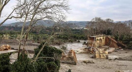 希腊遭强烈风暴与强降雨袭击 目前已造成至少8人死亡