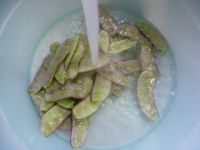 虾肉炒扁豆的做法步骤2