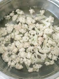 茄汁炒花菜的做法步骤2