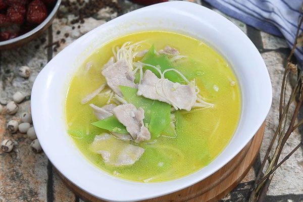 金针菇莴笋肉片汤的做法 金针菇莴笋肉片汤怎么做