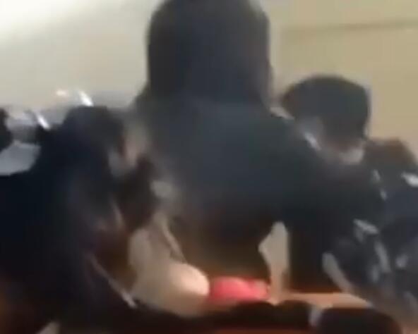 教师连抽学生耳光是怎么回事 教师为什么会连抽学生耳光