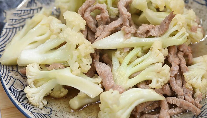 花菜怎么炒好吃 花菜炒肉的家常做法